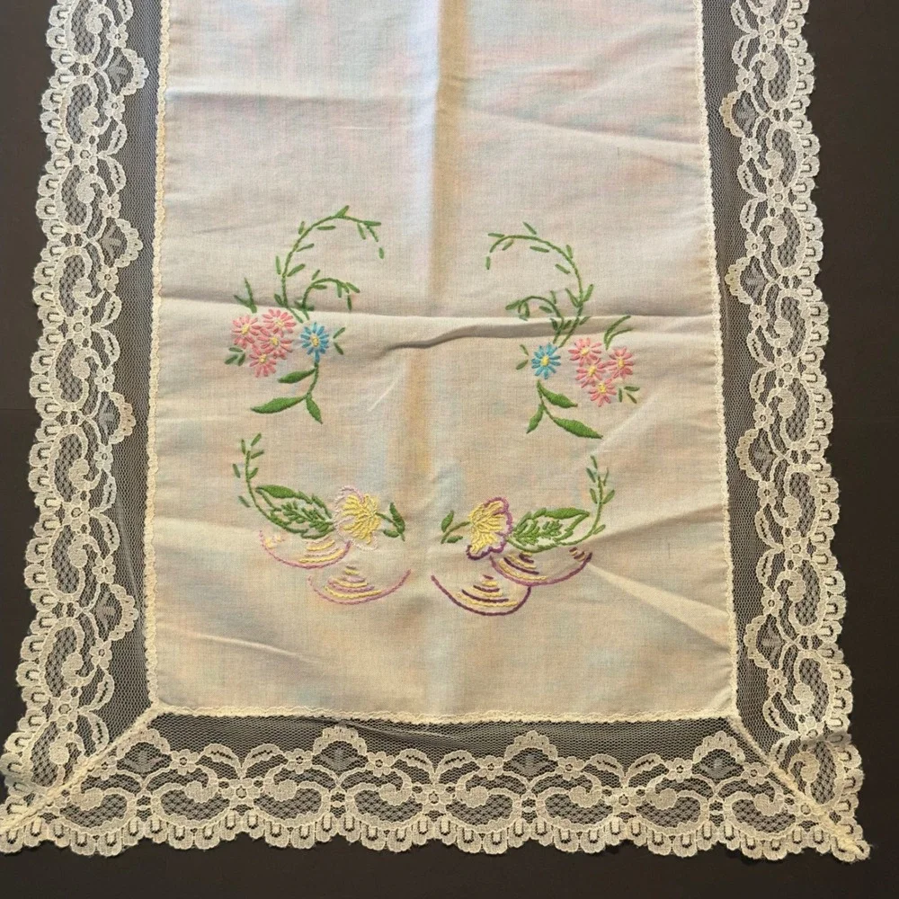 Vintage Table Runner Flower Floral Lace Embroidered 39x15 Cottagecore Farmhouse